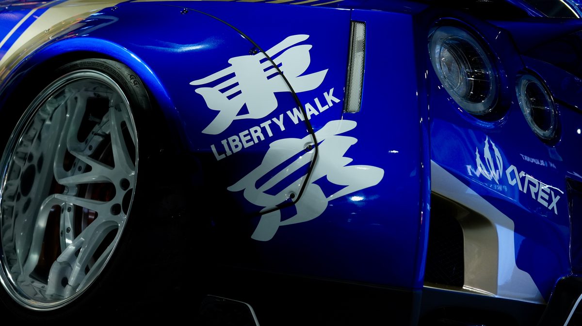 Liberty Walk kanji on the fender of a blue GT-R